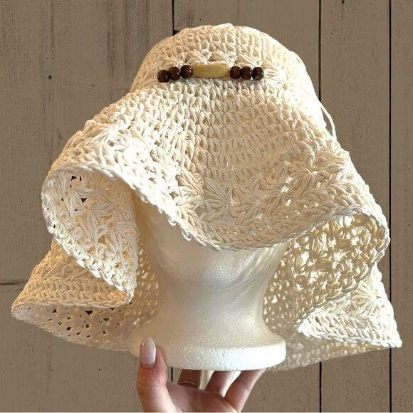 Natural straw white floppy hat - Picture 2 of 4